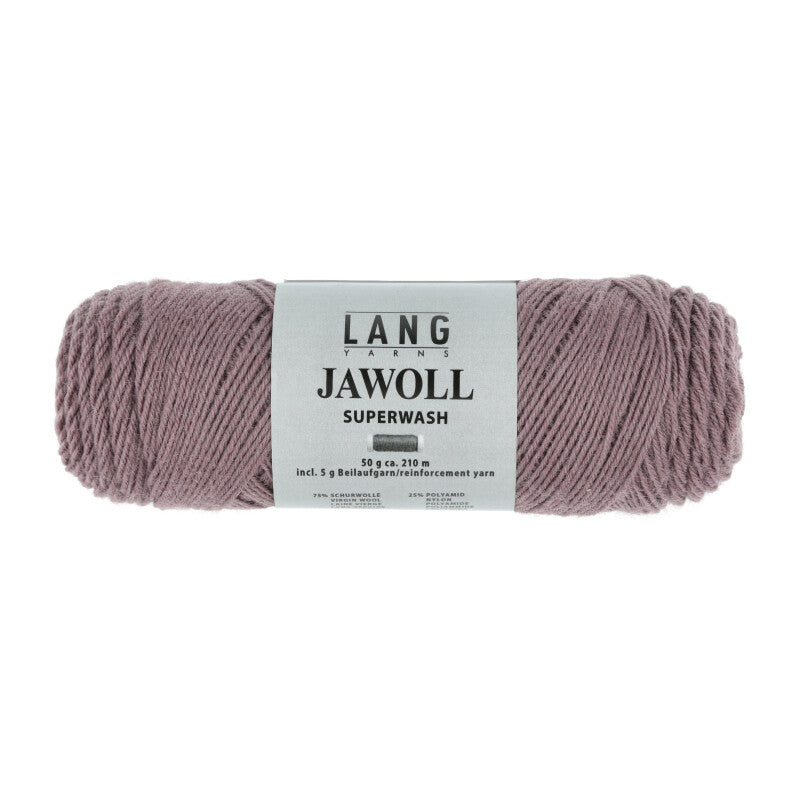 Lang Yarns Jawoll – Sukkalankojen klassikko ja kestävyyden salaisuus.
75 % puhdasta uutta villaa (Patagonian Corriedale), 25 % polyamidia
50 g = n. 210 m (Fingering-vahvuus)
Kerän sisällä on 5 gramman vahvikelankarulla samassa sävyssä.
