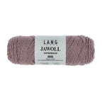 Lang Yarns Jawoll – Sukkalankojen klassikko ja kestävyyden salaisuus.
75 % puhdasta uutta villaa (Patagonian Corriedale), 25 % polyamidia
50 g = n. 210 m (Fingering-vahvuus)
Kerän sisällä on 5 gramman vahvikelankarulla samassa sävyssä.