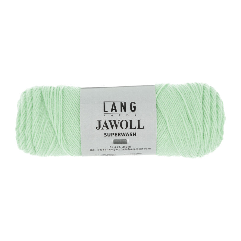 Lang Yarns Jawoll – Sukkalankojen klassikko ja kestävyyden salaisuus.
75 % puhdasta uutta villaa (Patagonian Corriedale), 25 % polyamidia
50 g = n. 210 m (Fingering-vahvuus)
Kerän sisällä on 5 gramman vahvikelankarulla samassa sävyssä.