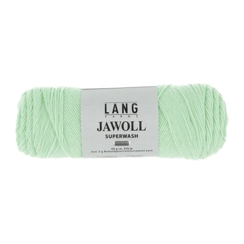 Lang Yarns Jawoll – Sukkalankojen klassikko ja kestävyyden salaisuus.
75 % puhdasta uutta villaa (Patagonian Corriedale), 25 % polyamidia
50 g = n. 210 m (Fingering-vahvuus)
Kerän sisällä on 5 gramman vahvikelankarulla samassa sävyssä.