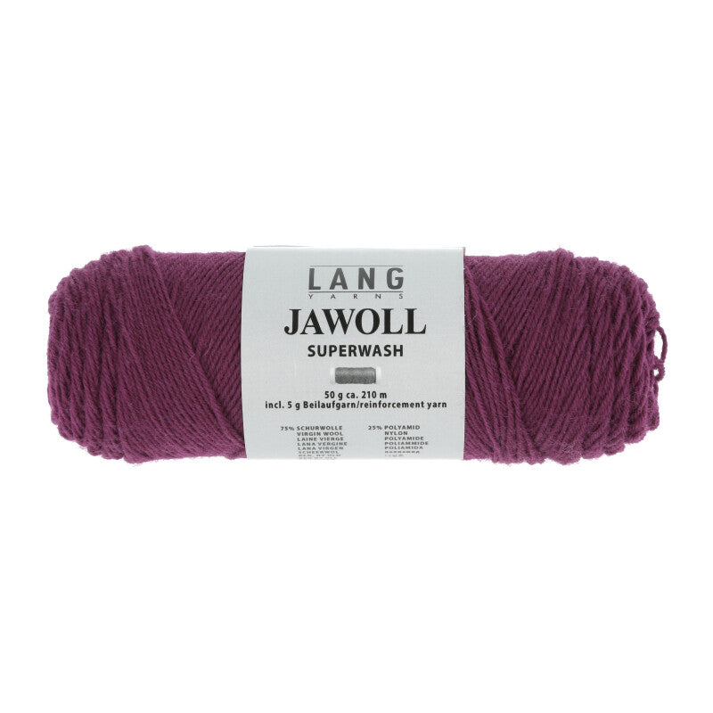 Lang Yarns Jawoll – Sukkalankojen klassikko ja kestävyyden salaisuus.
75 % puhdasta uutta villaa (Patagonian Corriedale), 25 % polyamidia
50 g = n. 210 m (Fingering-vahvuus)
Kerän sisällä on 5 gramman vahvikelankarulla samassa sävyssä.