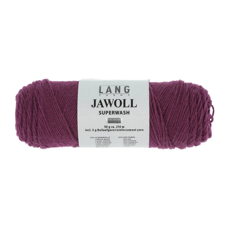 Lang Yarns Jawoll – Sukkalankojen klassikko ja kestävyyden salaisuus.
75 % puhdasta uutta villaa (Patagonian Corriedale), 25 % polyamidia
50 g = n. 210 m (Fingering-vahvuus)
Kerän sisällä on 5 gramman vahvikelankarulla samassa sävyssä.