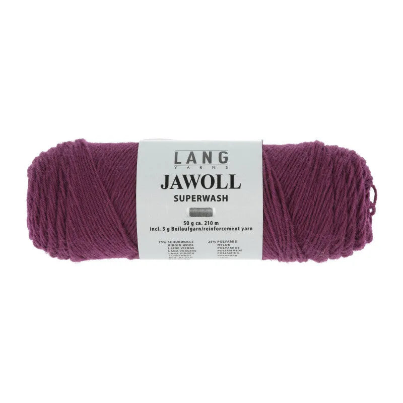 Lang Yarns Jawoll – Sukkalankojen klassikko ja kestävyyden salaisuus.
75 % puhdasta uutta villaa (Patagonian Corriedale), 25 % polyamidia
50 g = n. 210 m (Fingering-vahvuus)
Kerän sisällä on 5 gramman vahvikelankarulla samassa sävyssä.