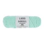 Lang Yarns Jawoll – Sukkalankojen klassikko ja kestävyyden salaisuus.
75 % puhdasta uutta villaa (Patagonian Corriedale), 25 % polyamidia
50 g = n. 210 m (Fingering-vahvuus)
Kerän sisällä on 5 gramman vahvikelankarulla samassa sävyssä.