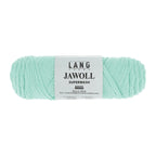 Lang Yarns Jawoll – Sukkalankojen klassikko ja kestävyyden salaisuus.
75 % puhdasta uutta villaa (Patagonian Corriedale), 25 % polyamidia
50 g = n. 210 m (Fingering-vahvuus)
Kerän sisällä on 5 gramman vahvikelankarulla samassa sävyssä.
