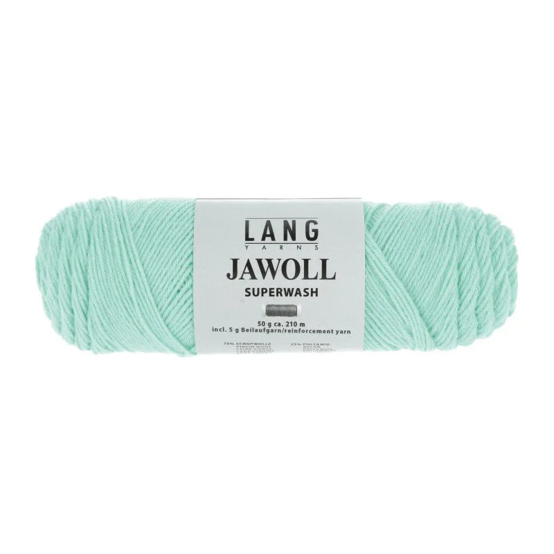 Lang Yarns Jawoll – Sukkalankojen klassikko ja kestävyyden salaisuus.
75 % puhdasta uutta villaa (Patagonian Corriedale), 25 % polyamidia
50 g = n. 210 m (Fingering-vahvuus)
Kerän sisällä on 5 gramman vahvikelankarulla samassa sävyssä.