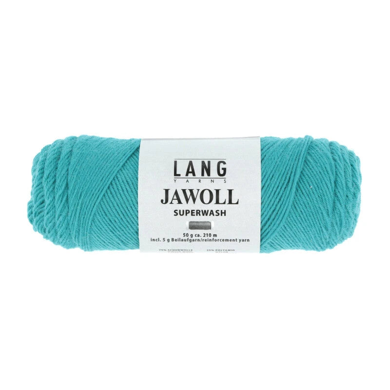 Lang Yarns Jawoll – Sukkalankojen klassikko ja kestävyyden salaisuus.
75 % puhdasta uutta villaa (Patagonian Corriedale), 25 % polyamidia
50 g = n. 210 m (Fingering-vahvuus)
Kerän sisällä on 5 gramman vahvikelankarulla samassa sävyssä.