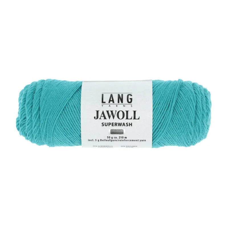 Lang Yarns Jawoll – Sukkalankojen klassikko ja kestävyyden salaisuus.
75 % puhdasta uutta villaa (Patagonian Corriedale), 25 % polyamidia
50 g = n. 210 m (Fingering-vahvuus)
Kerän sisällä on 5 gramman vahvikelankarulla samassa sävyssä.
