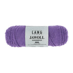 Lang Yarns Jawoll – Sukkalankojen klassikko ja kestävyyden salaisuus.
75 % puhdasta uutta villaa (Patagonian Corriedale), 25 % polyamidia
50 g = n. 210 m (Fingering-vahvuus)
Kerän sisällä on 5 gramman vahvikelankarulla samassa sävyssä.