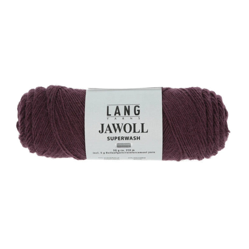 Lang Yarns Jawoll – Sukkalankojen klassikko ja kestävyyden salaisuus.
75 % puhdasta uutta villaa (Patagonian Corriedale), 25 % polyamidia
50 g = n. 210 m (Fingering-vahvuus)
Kerän sisällä on 5 gramman vahvikelankarulla samassa sävyssä.