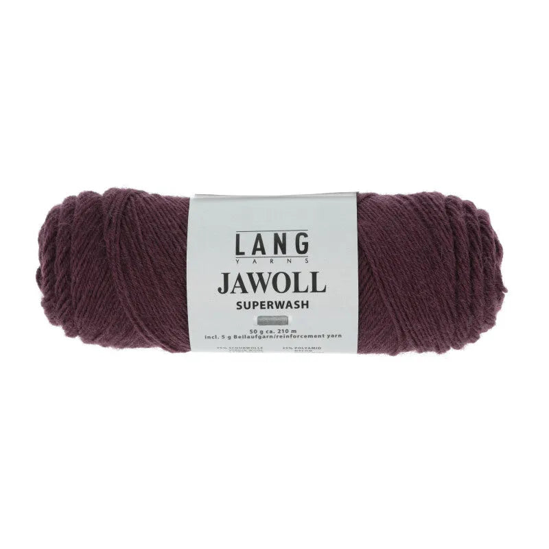 Lang Yarns Jawoll – Sukkalankojen klassikko ja kestävyyden salaisuus.
75 % puhdasta uutta villaa (Patagonian Corriedale), 25 % polyamidia
50 g = n. 210 m (Fingering-vahvuus)
Kerän sisällä on 5 gramman vahvikelankarulla samassa sävyssä.