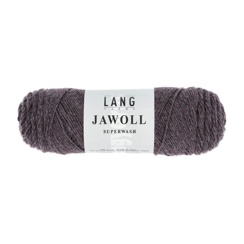 Lang Yarns Jawoll – Sukkalankojen klassikko ja kestävyyden salaisuus.
75 % puhdasta uutta villaa (Patagonian Corriedale), 25 % polyamidia
50 g = n. 210 m (Fingering-vahvuus)
Kerän sisällä on 5 gramman vahvikelankarulla samassa sävyssä.