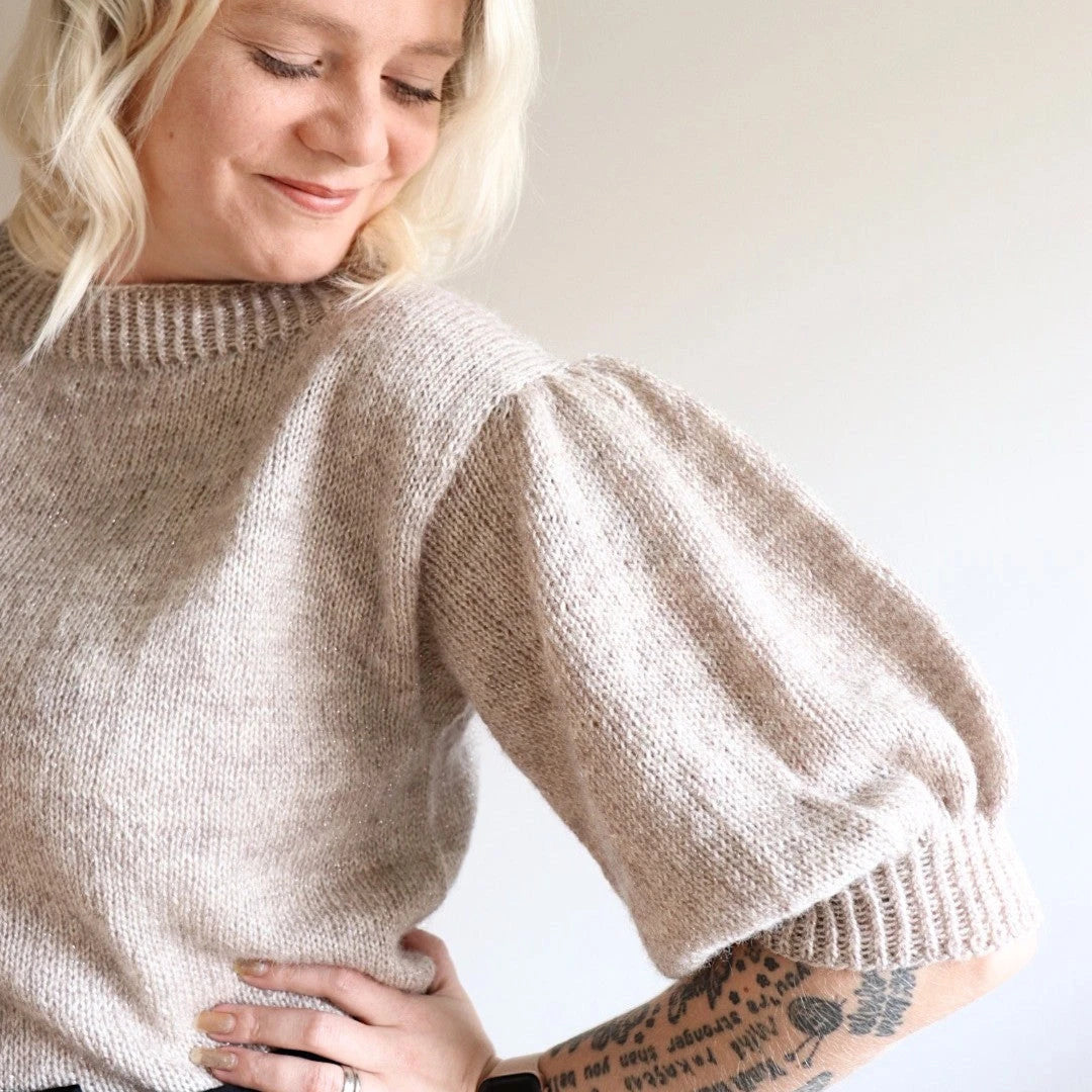 Nyt on juhlat valmiina! Hannemari Lehtosen (Hannemari Design) suunnittelema Alize-pusero on kevyt, juhlava ja upea lisä vaatekaappiisi.