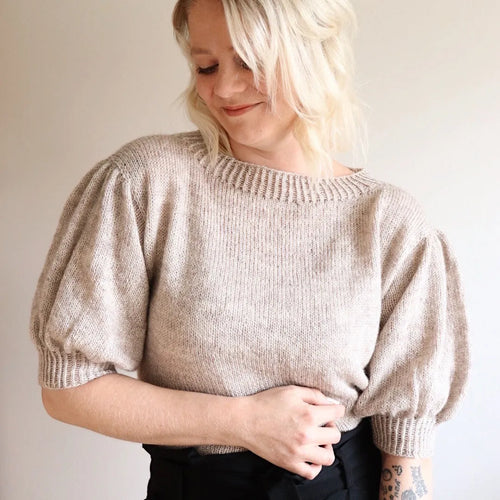 Nyt on juhlat valmiina! Hannemari Lehtosen (Hannemari Design) suunnittelema Alize-pusero on kevyt, juhlava ja upea lisä vaatekaappiisi.