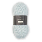 Isager Soft 50 g – Ylellisen pehmeä baby alpakan ja luomupuuvillan liitto (125 m / 50 g). Kuohkeutta ja keveyttä neuleisiin. Tilaa ihana lanka heti!