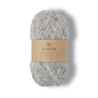 Isager Soft 50 g – Ylellisen pehmeä baby alpakan ja luomupuuvillan liitto (125 m / 50 g). Kuohkeutta ja keveyttä neuleisiin. Tilaa ihana lanka heti!