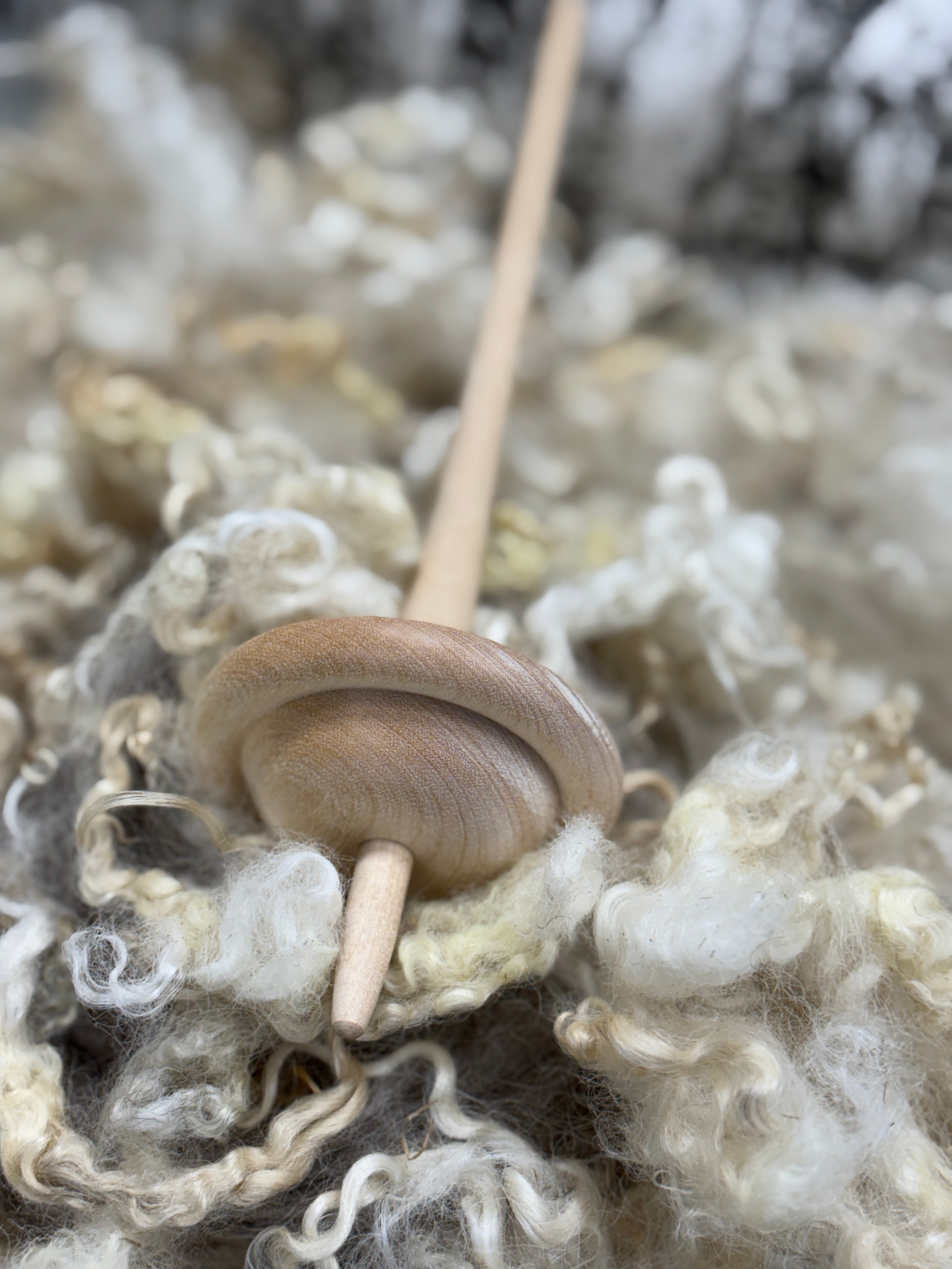 Alapainoinen värttinä koukulla, Suomalaista käsityötä