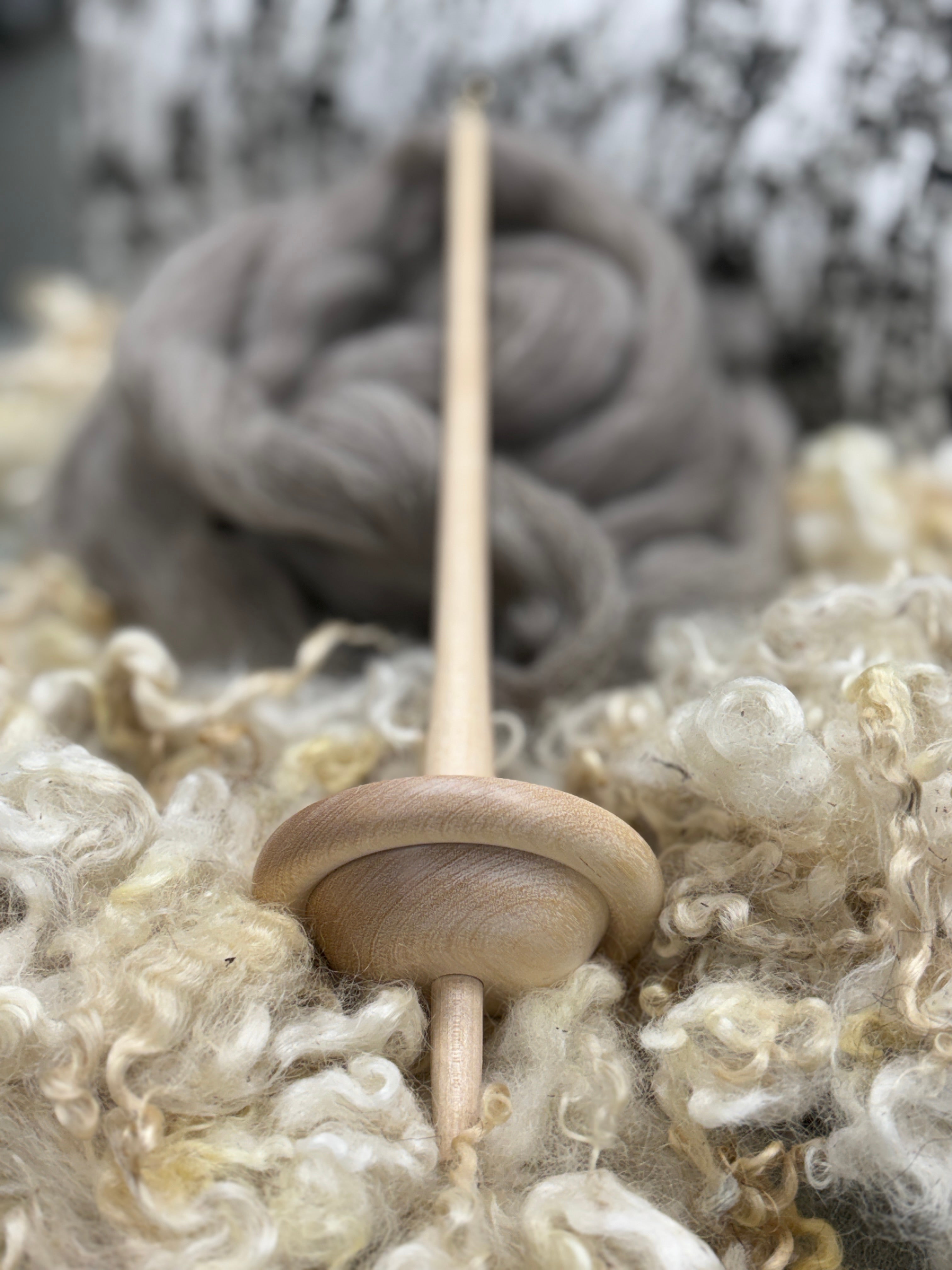 Alapainoinen värttinä koukulla, Suomalaista käsityötä