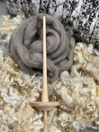 Alapainoinen värttinä koukulla, Suomalaista käsityötä