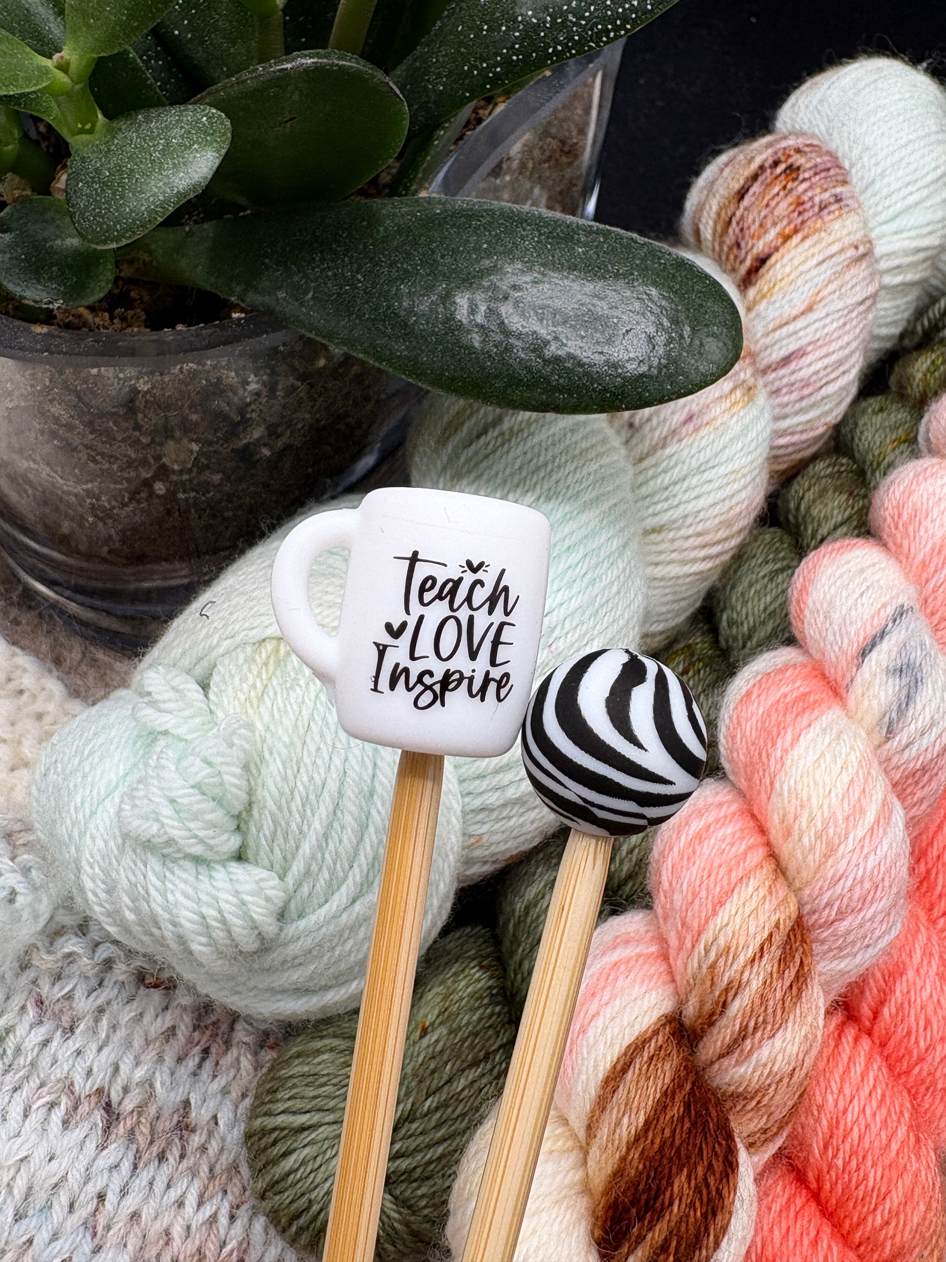 Silikoniset puikkostopparit (2 kpl) - Muki tekstillä