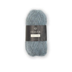 Isager Soft Fine 25 g – Ylellistä alpakkaa, silkkiä ja jakkia (150 m / 25 g). "Isagerin kashmir" tuo neuleeseen utuisen pehmeyden. Tilaa lanka heti!