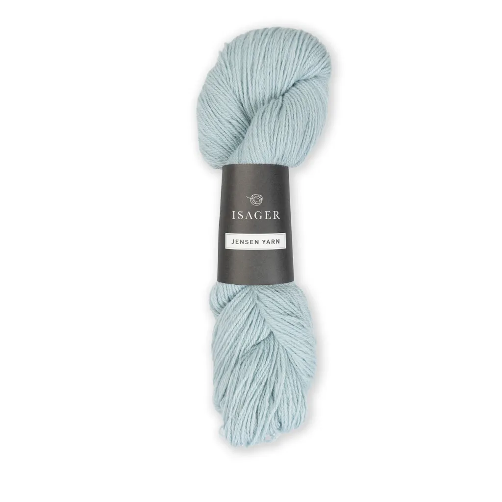 Isager Jensen 100 g (2x50 g) – Ryhdikäs 3-säikeinen tanskalainen villalanka palmikoihin ja pintaneuleisiin. Mulesing-vapaa. Tilaa lanka heti!