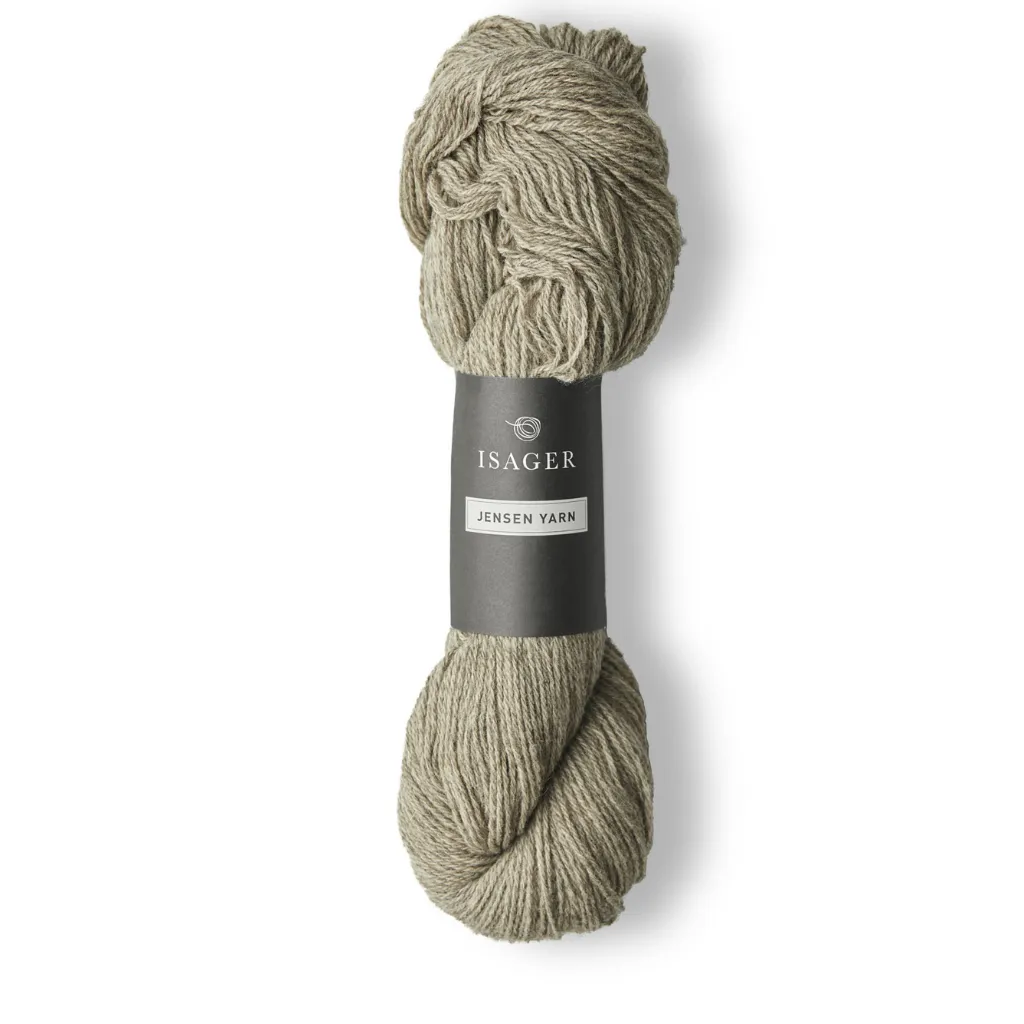 Isager Jensen 100 g (2x50 g) – Ryhdikäs 3-säikeinen tanskalainen villalanka palmikoihin ja pintaneuleisiin. Mulesing-vapaa. Tilaa lanka heti!