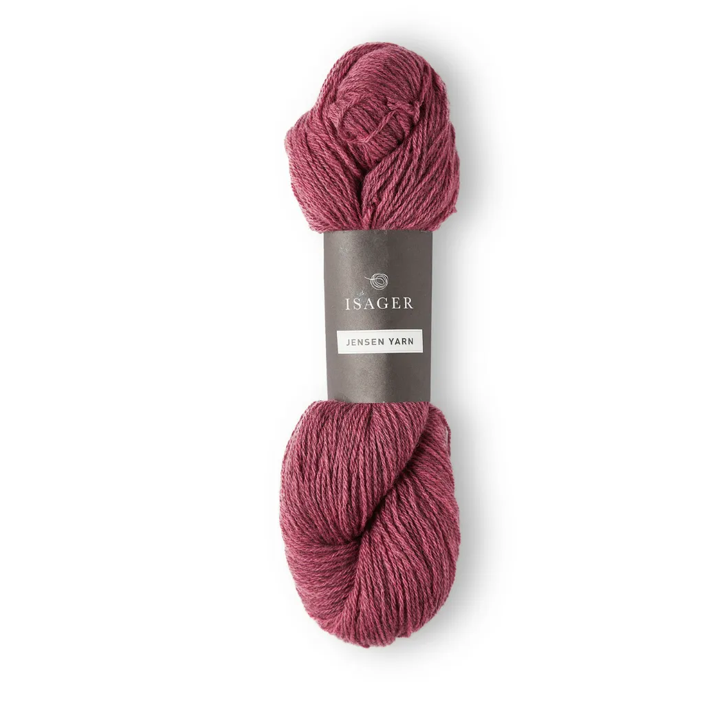 Isager Jensen 100 g (2x50 g) – Ryhdikäs 3-säikeinen tanskalainen villalanka palmikoihin ja pintaneuleisiin. Mulesing-vapaa. Tilaa lanka heti!