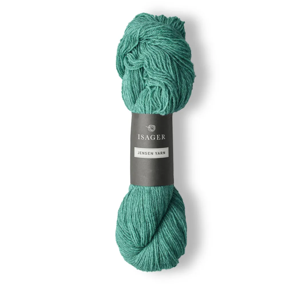 Isager Jensen 100 g (2x50 g) – Ryhdikäs 3-säikeinen tanskalainen villalanka palmikoihin ja pintaneuleisiin. Mulesing-vapaa. Tilaa lanka heti!