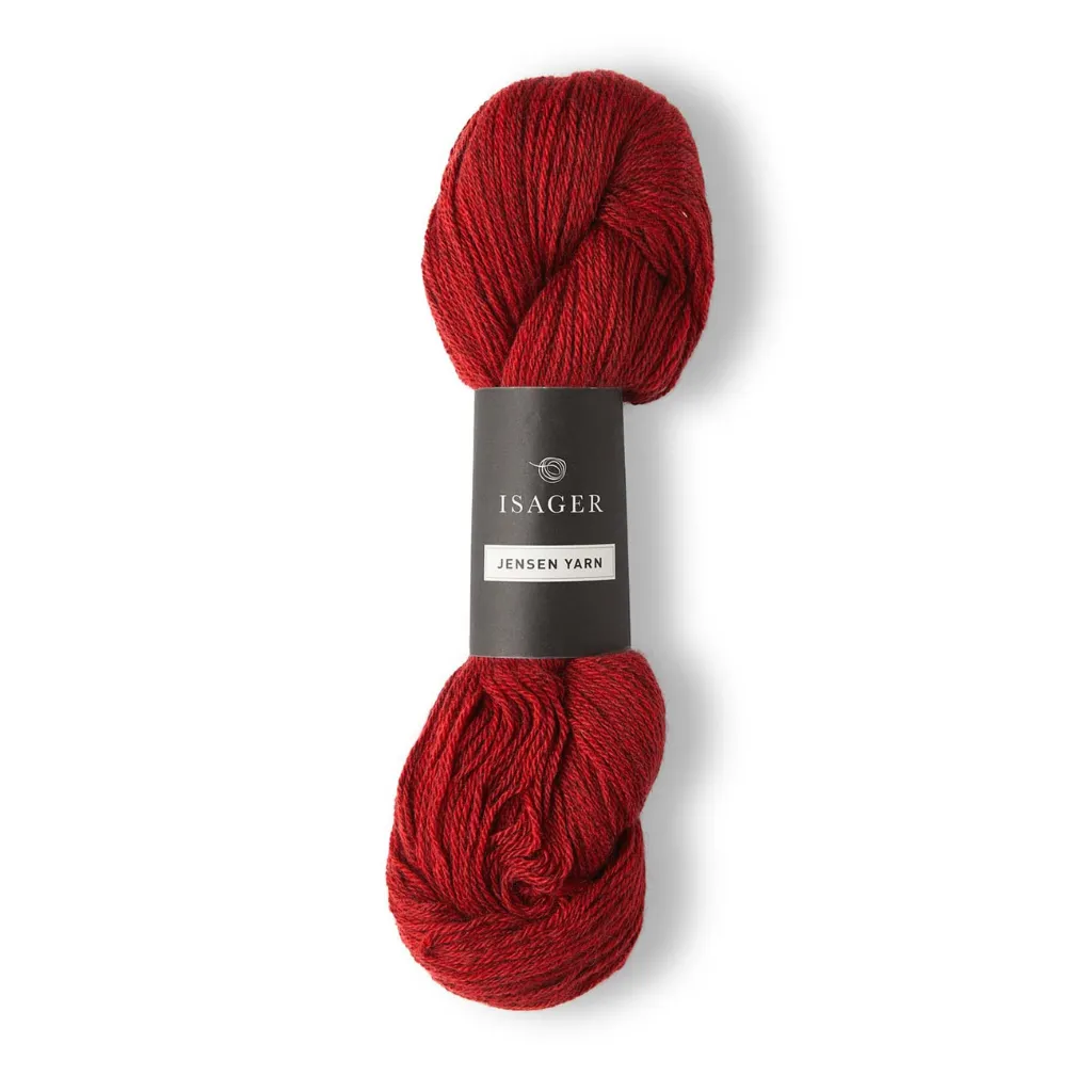 Isager Jensen 100 g (2x50 g) – Ryhdikäs 3-säikeinen tanskalainen villalanka palmikoihin ja pintaneuleisiin. Mulesing-vapaa. Tilaa lanka heti!