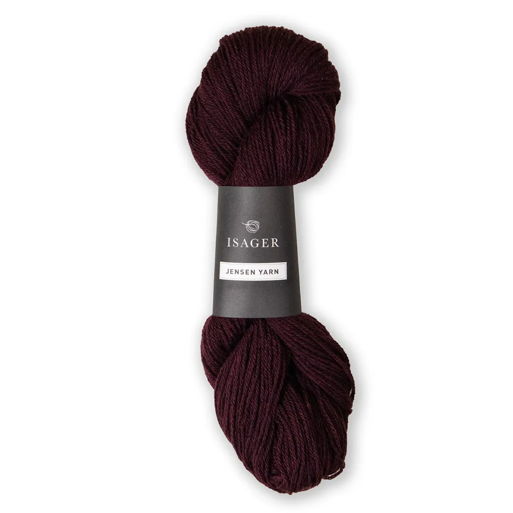 Isager Jensen 100 g (2x50 g) – Ryhdikäs 3-säikeinen tanskalainen villalanka palmikoihin ja pintaneuleisiin. Mulesing-vapaa. Tilaa lanka heti!
