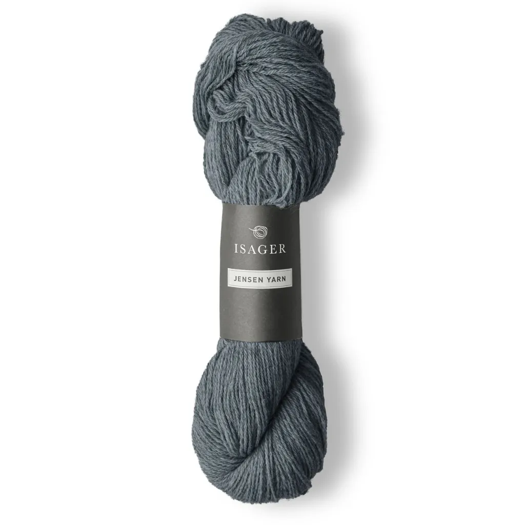 Isager Jensen 100 g (2x50 g) – Ryhdikäs 3-säikeinen tanskalainen villalanka palmikoihin ja pintaneuleisiin. Mulesing-vapaa. Tilaa lanka heti!