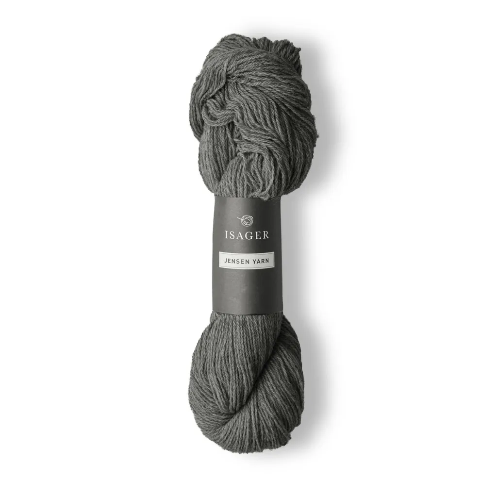 Isager Jensen 100 g (2x50 g) – Ryhdikäs 3-säikeinen tanskalainen villalanka palmikoihin ja pintaneuleisiin. Mulesing-vapaa. Tilaa lanka heti!