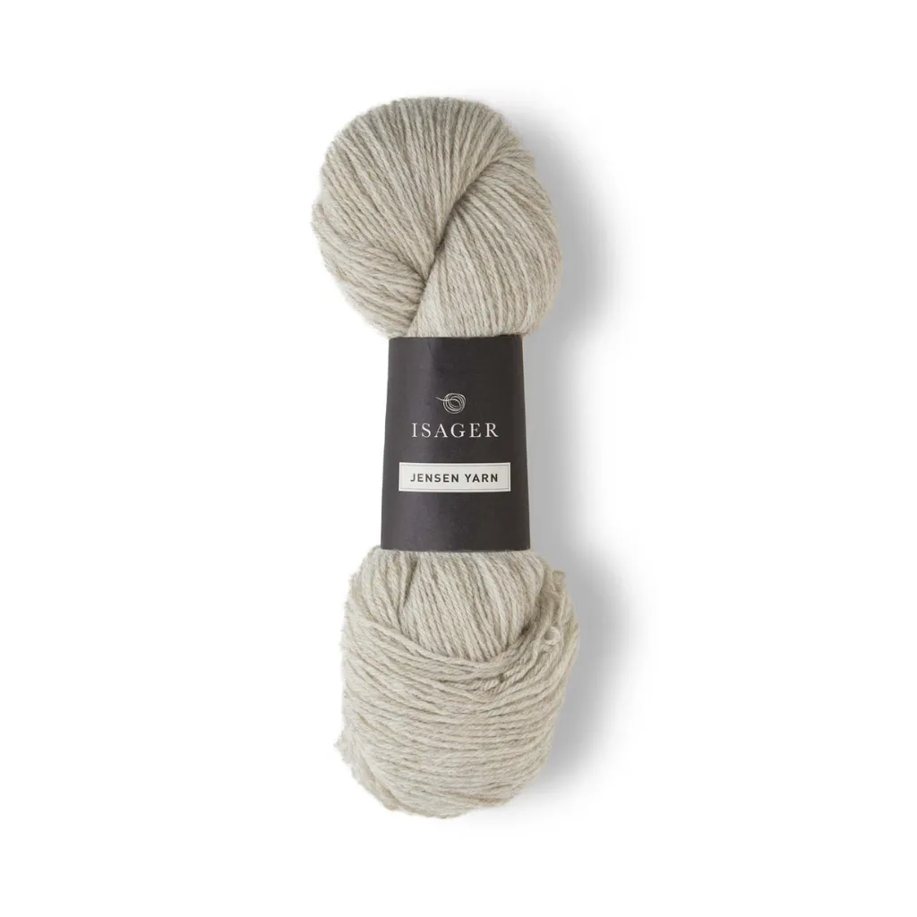 Isager Jensen 100 g (2x50 g) – Ryhdikäs 3-säikeinen tanskalainen villalanka palmikoihin ja pintaneuleisiin. Mulesing-vapaa. Tilaa lanka heti!