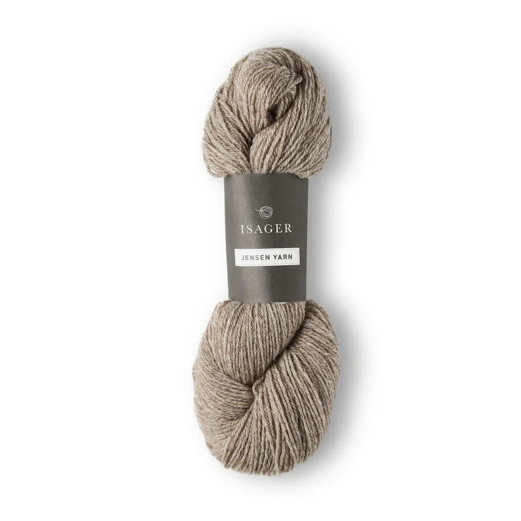 Isager Jensen 100 g (2x50 g) – Ryhdikäs 3-säikeinen tanskalainen villalanka palmikoihin ja pintaneuleisiin. Mulesing-vapaa. Tilaa lanka heti!