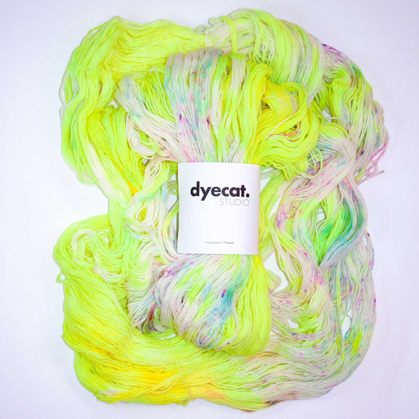 DyeCat Studio Kampalanka Fingering – Sileää pehmeyttä ja 100 % suomalaista artesaanilaatua