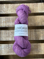 Lumoava Merino-Silkki Lace – Yksisäikeistä unelmaa ja höyhenenkevyttä pehmeyttä värissä lila