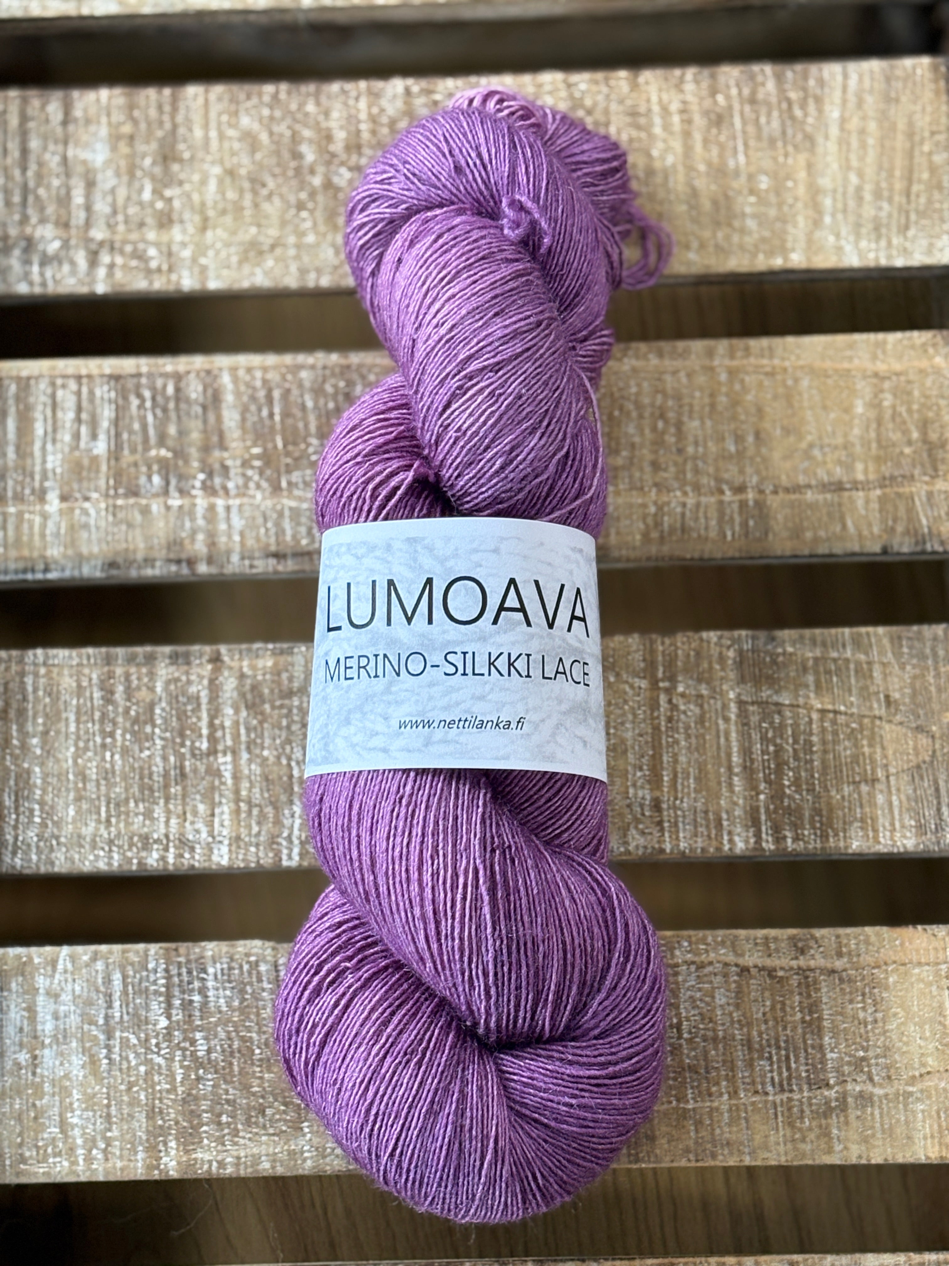 Lumoava Merino-Silkki Lace – Yksisäikeistä unelmaa ja höyhenenkevyttä pehmeyttä värissä lila