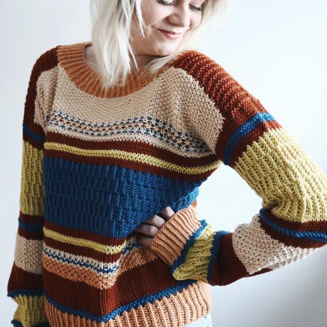 Hannemari Lehtosen (Hannemari Design) suunnittelema paita on hauska ja inspiroiva projekti. Tämä rento unisex-malli sopii upeasti kaikille, joten voit halutessasi neuloa tästä vaikka samistelupaidat sinulle ja hänelle!