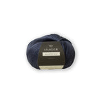 Isager Mulberry Silk 25 g – 100 % ylellinen mulperisilkkilanka. Tuo neuleeseen silkkisen pehmeyden ja kiillon toisen langan rinnalla. Tilaa silkki heti!