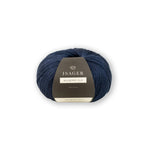 Isager Mulberry Silk 25 g – 100 % ylellinen mulperisilkkilanka. Tuo neuleeseen silkkisen pehmeyden ja kiillon toisen langan rinnalla. Tilaa silkki heti!