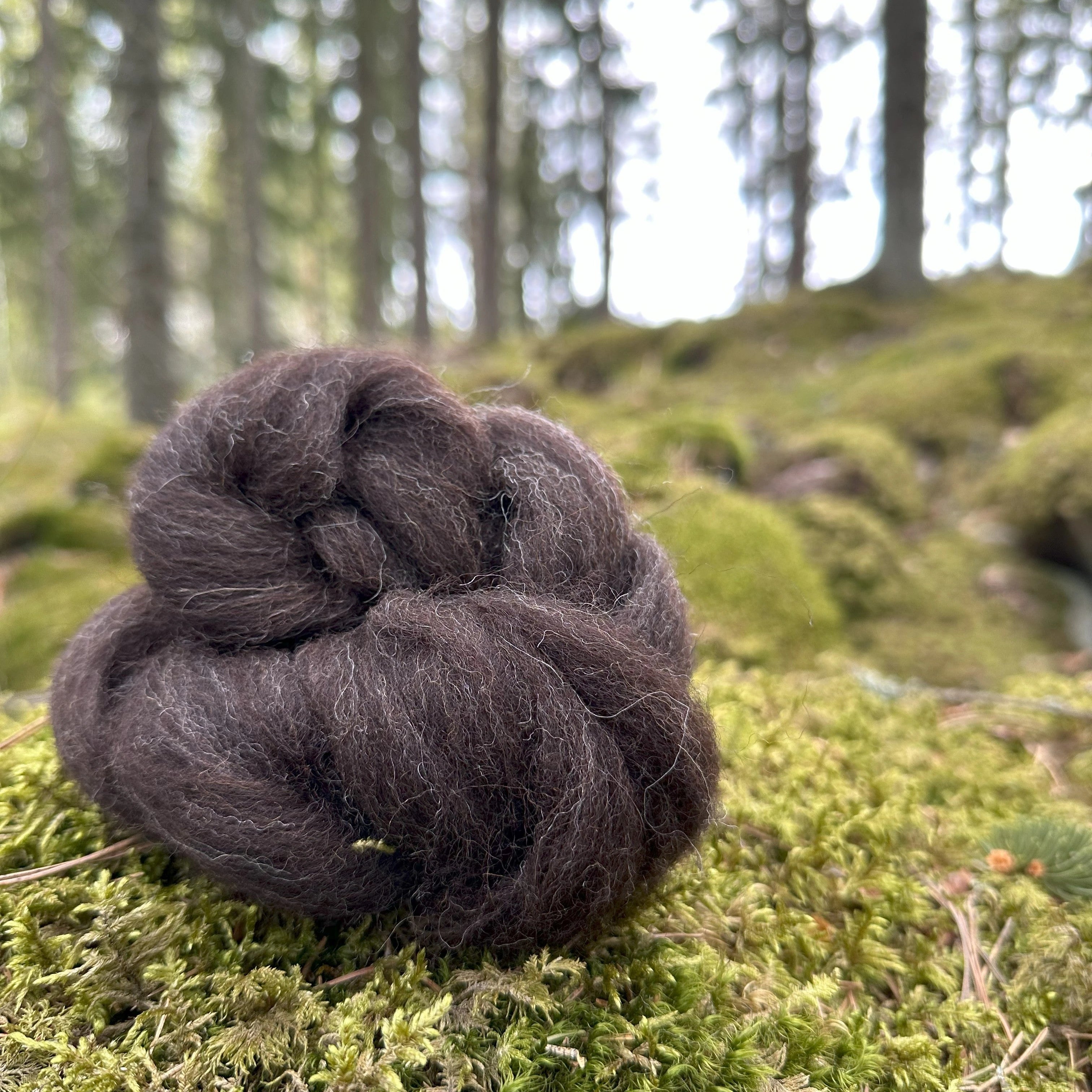 Villan luonnollinen kiharuus ja kimmoisuus tekevät siitä helpon ja nautinnollisen työstettävän niin aloittelijalle kuin kokeneemmallekin.