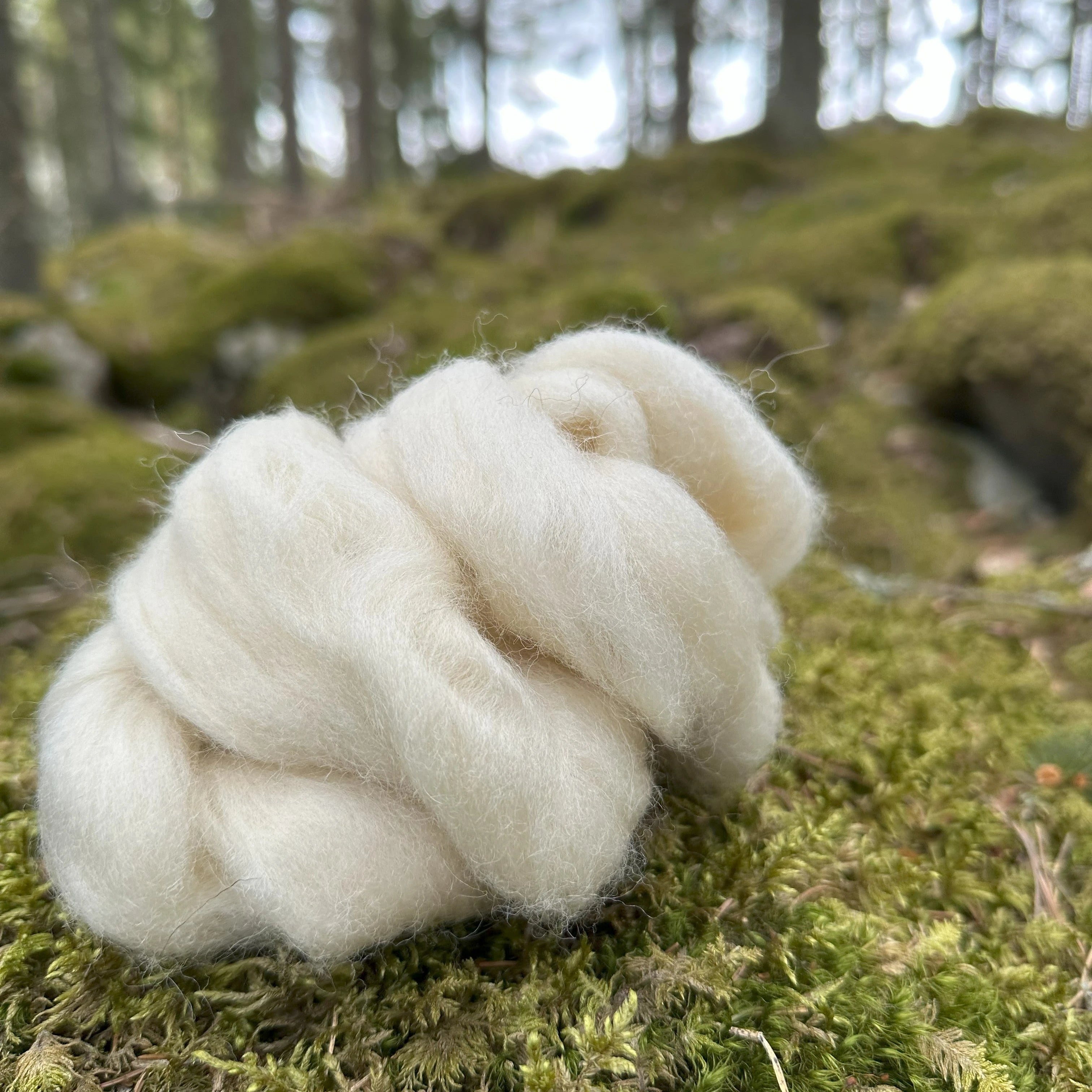 Villan luonnollinen kiharuus ja kimmoisuus tekevät siitä helpon ja nautinnollisen työstettävän niin aloittelijalle kuin kokeneemmallekin.