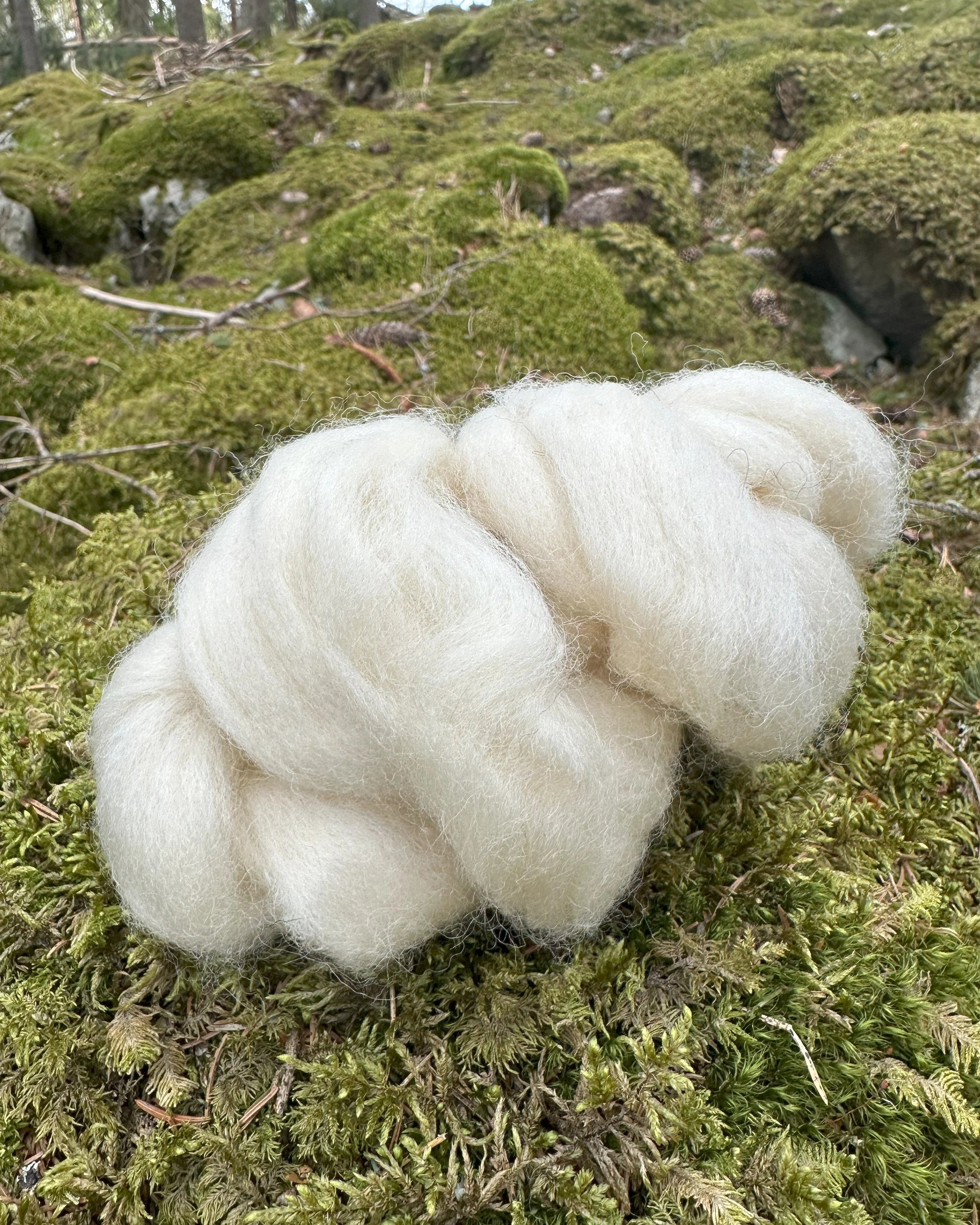 Villan luonnollinen kiharuus ja kimmoisuus tekevät siitä helpon ja nautinnollisen työstettävän niin aloittelijalle kuin kokeneemmallekin.