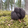 Pehmeää luksusta suoraan Suomesta! Suomenlampaan villa hurmaa silkkisellä pehmeydellään, kauniilla kiillollaan ja ainutlaatuisella lämmöllään. Täydellinen luonnonmateriaali vastuullisiin ja mukaviin tuotteisiin.