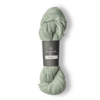 Isager Tvinni 100 g (2x50 g) – Ensiluokkainen 2-säikeinen merinokaritsanvilla (510 m / 100 g). Kestävä ja monikäyttöinen. Tilaa ihana lanka heti!