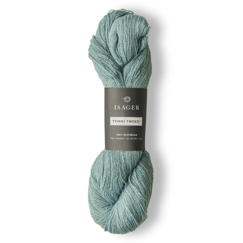 Isager Tvinni 100 g (2x50 g) – Ensiluokkainen 2-säikeinen merinokaritsanvilla (510 m / 100 g). Kestävä ja monikäyttöinen. Tilaa ihana lanka heti!