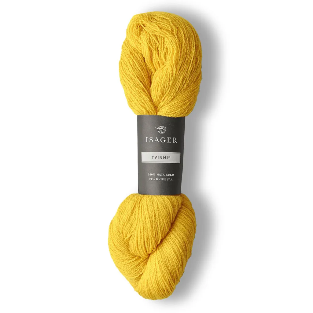 Isager Tvinni 100 g (2x50 g) – Ensiluokkainen 2-säikeinen merinokaritsanvilla (510 m / 100 g). Kestävä ja monikäyttöinen. Tilaa ihana lanka heti!