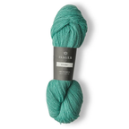 Isager Tvinni 100 g (2x50 g) – Ensiluokkainen 2-säikeinen merinokaritsanvilla (510 m / 100 g). Kestävä ja monikäyttöinen. Tilaa ihana lanka heti!