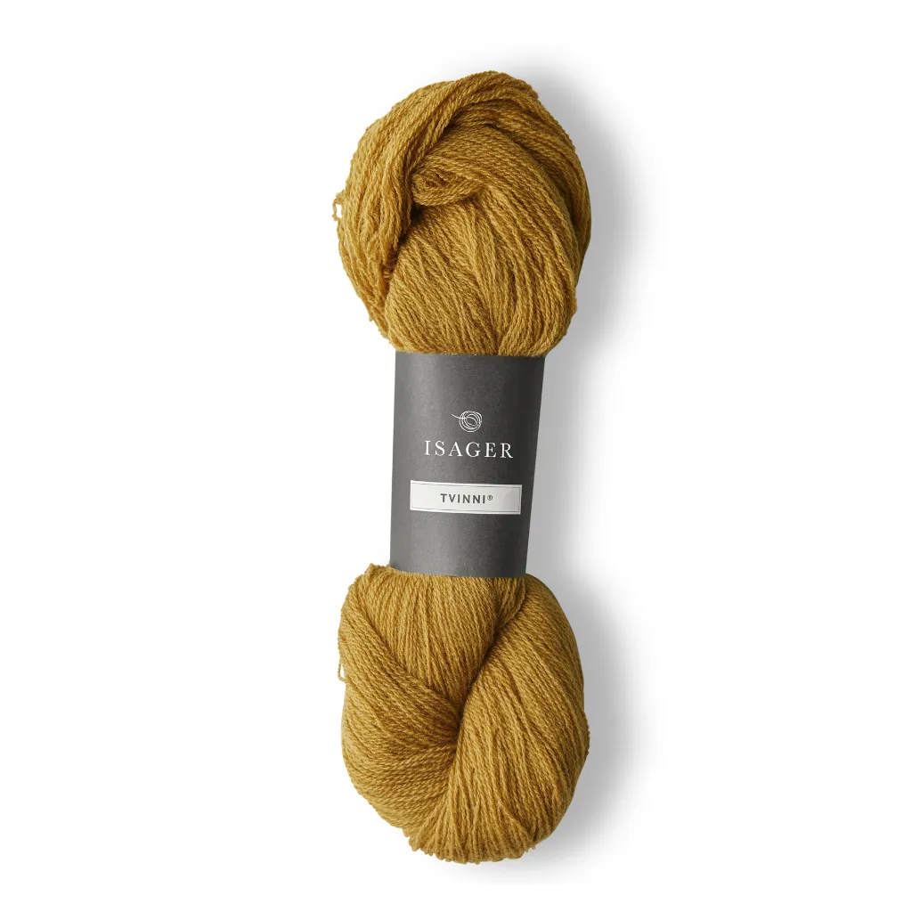 Isager Tvinni 100 g (2x50 g) – Ensiluokkainen 2-säikeinen merinokaritsanvilla (510 m / 100 g). Kestävä ja monikäyttöinen. Tilaa ihana lanka heti!